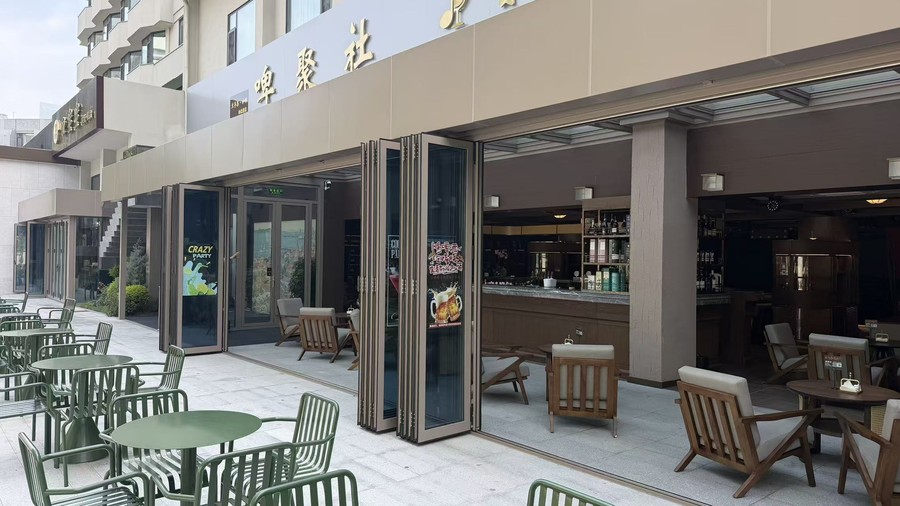 亚朵酒店系统阳光房折叠全开门实景