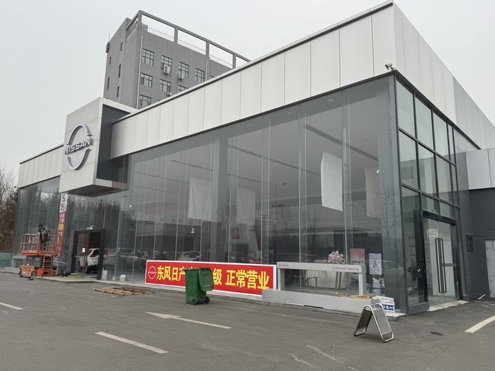 尼桑汽车4S店超大板全玻吊挂玻璃幕墙
