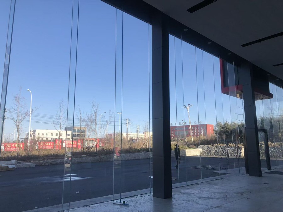 鸡西尼桑汽车4S店玻璃幕墙实景照片2